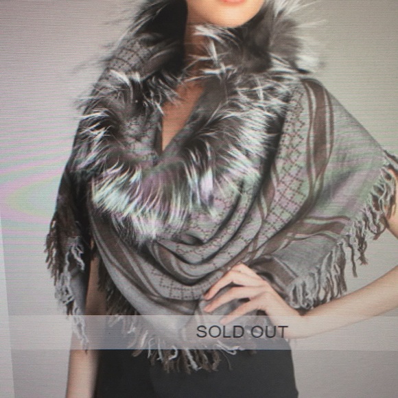 Gucci Accessories - Gucci Survie Fox Scarf